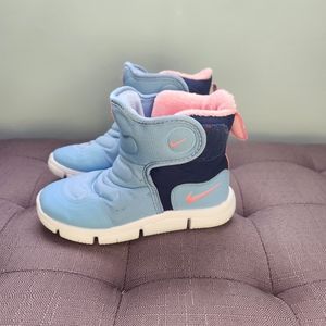 Nike girls snow boots